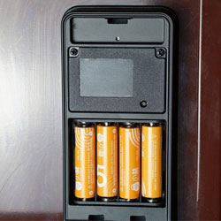 指紋鎖電池可以用多久，自己可以算